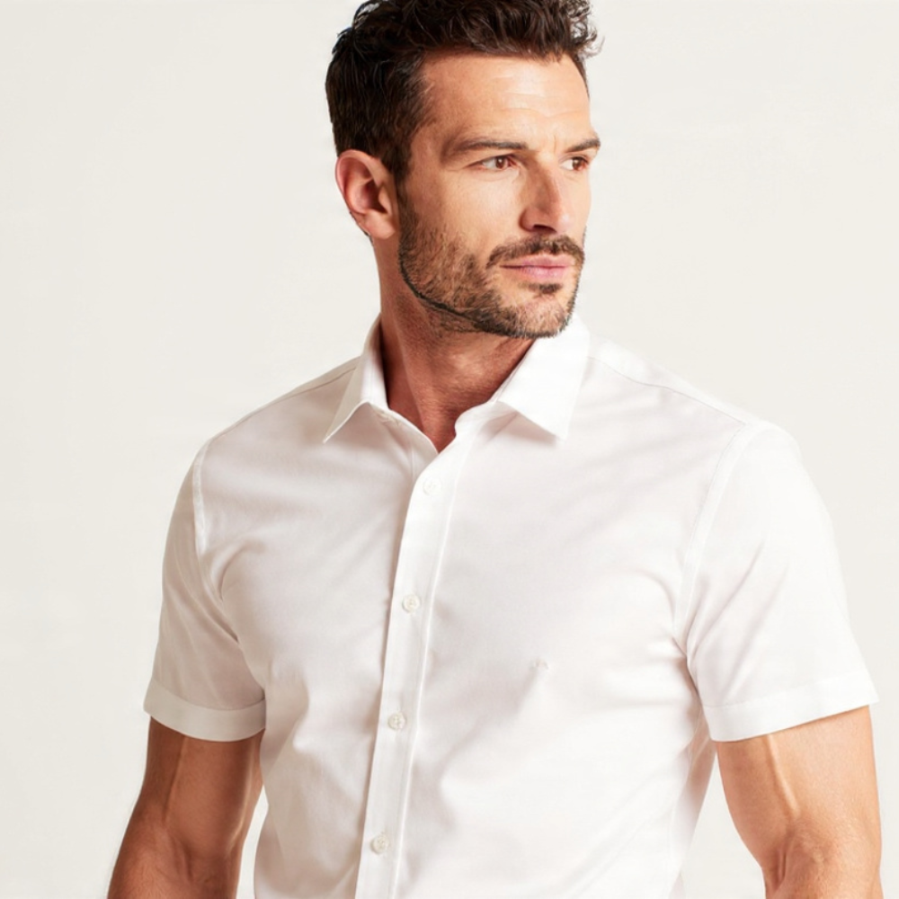 Camisa Social Slim Branca Manga Curta em Tecido Selecionado com Estrutura Leve e Caimento