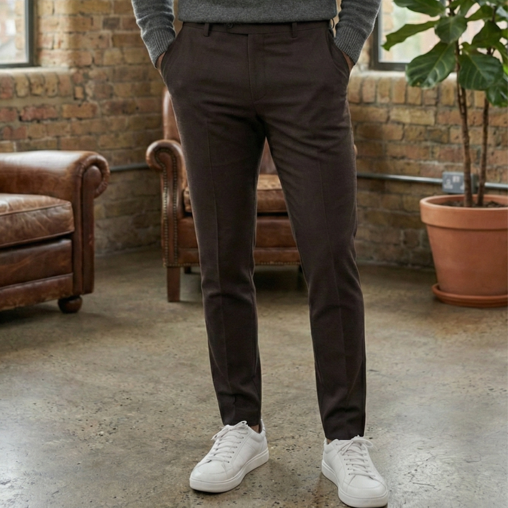 Calça de Alfaiataria Marrom em Tecido Selecionado com Elastano e Caimento Impecável