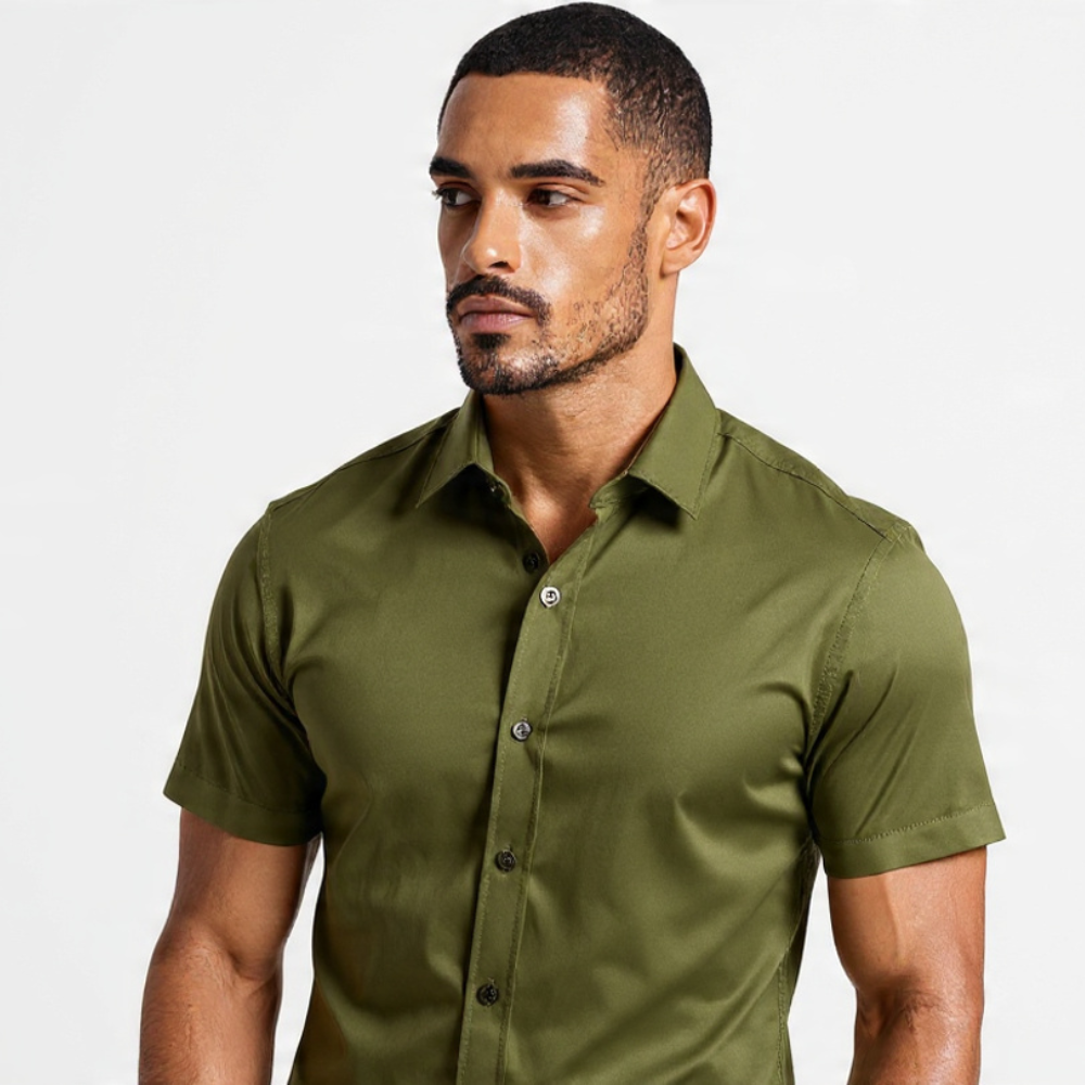 Camisa Social Slim Verde Manga Curta em Tecido Selecionado com Estrutura Leve e Caimento