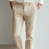 Calça de Alfaiataria Bege em Tecido Selecionado com Elastano e Caimento Impecável