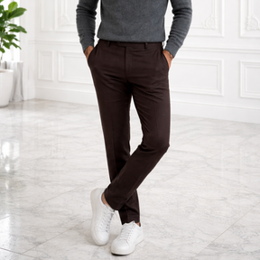 Calça de Alfaiataria Marrom em Tecido Selecionado com Elastano e Caimento Impecável