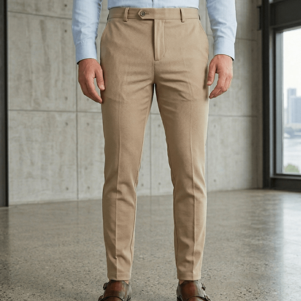 Calça de Alfaiataria Bege em Tecido Selecionado com Elastano e Caimento Impecável