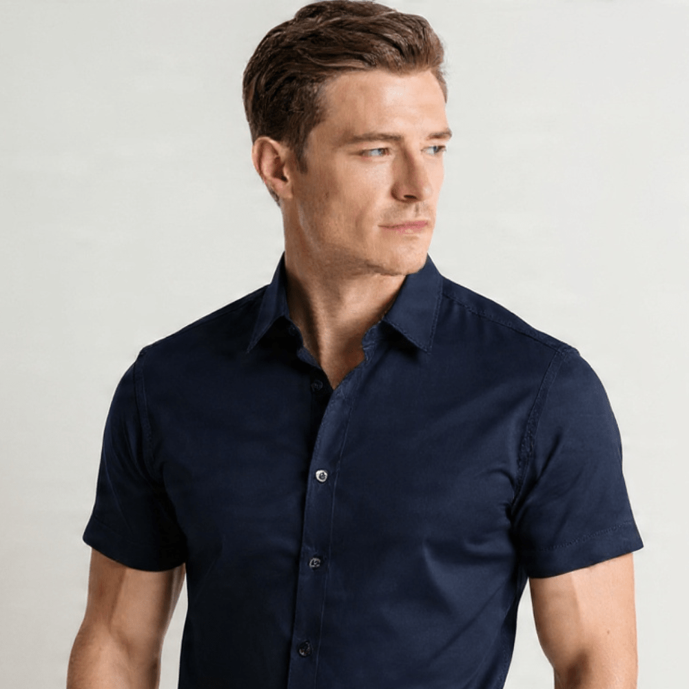 Camisa Social Slim Azul-Marinho Manga Curta em Tecido Selecionado com Estrutura Leve e Caimento
