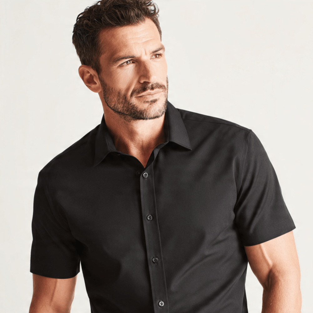 Camisa Social Slim Preta Manga Curta em Tecido Selecionado com Estrutura Leve e Caimento